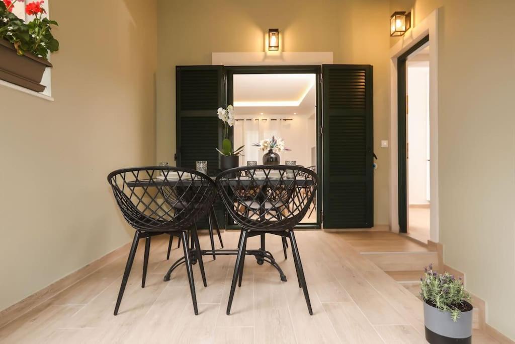 Venetian Canvas Retreat *