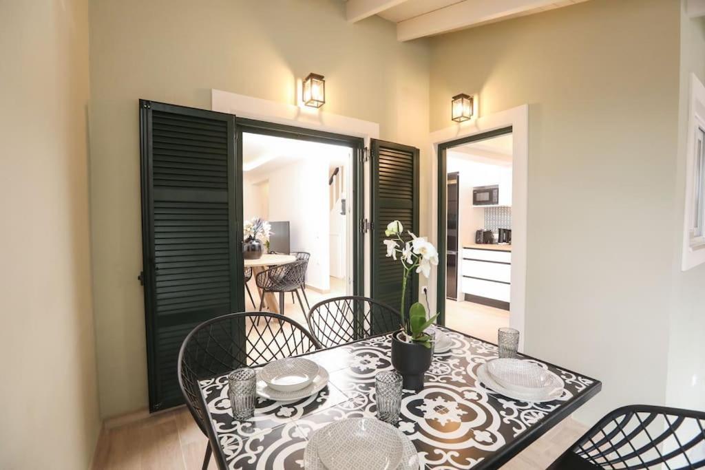 Venetian Canvas Retreat *