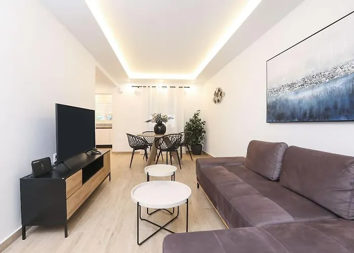 Venetian Canvas Retreat